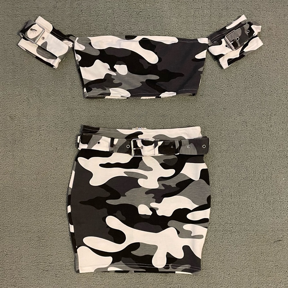 NWT Hot & Delicious 2 Piece Camo Set
